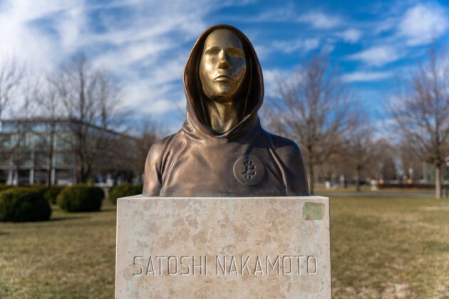 Satoshi nakamoto Bitcoin statue
